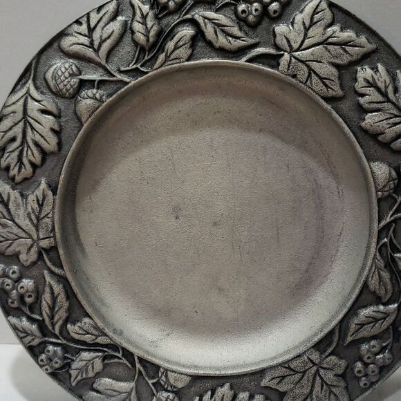Vintage 2001 Longaberger Round Tray; Pewter; Acorns/Berries/Leaves; Fall. - Picture 2 of 4